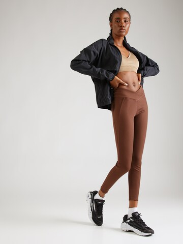 Skinny Pantalon de sport 'STUDIO' Reebok en marron