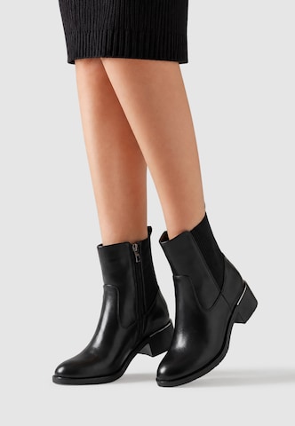 Findlay Bootie 'MAREE' in Black: front