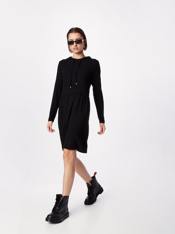 Robe 'Svenja' ABOUT YOU en noir