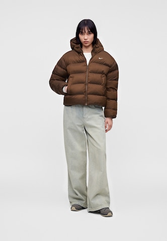 Nike Sportswear Winterjas 'CLSSC' in Bruin