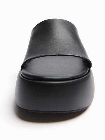 Bershka Pantofle – černá