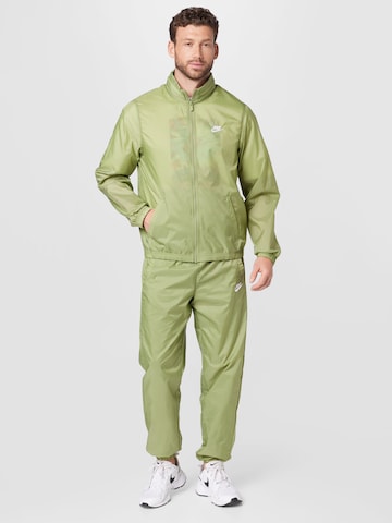 Nike Sportswear Joggingpak in Groen: voorkant