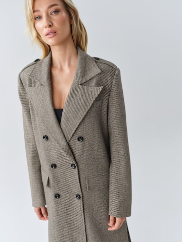 Cappotto di mezza stagione di MB by Marta Buzolic in beige