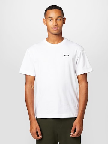 T-Shirt Calvin Klein en blanc : devant