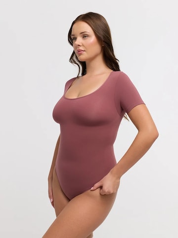 Body modellante 'Tshirt Sculpting Bodysuit with String' di cfab in lilla