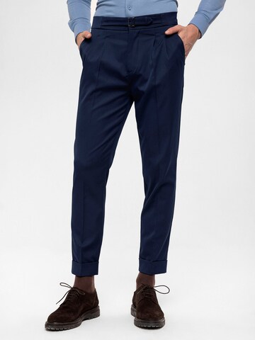 Antioch Tapered Bügelfaltenhose in Blau