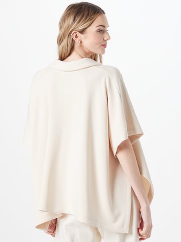 COMMA Cape in Beige