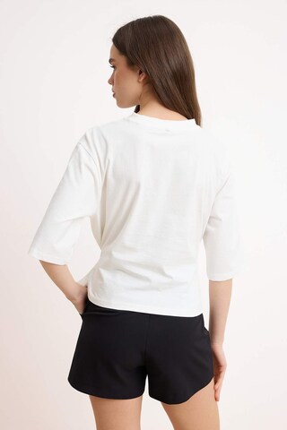 Trendyol - Camiseta en blanco