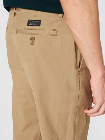 Regular Pantalon chino Banana Republic en marron