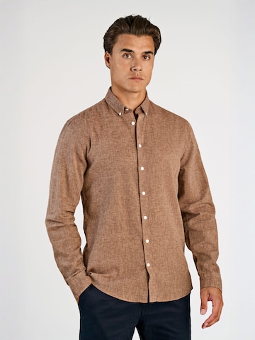 Coupe regular Chemise Lindbergh en marron
