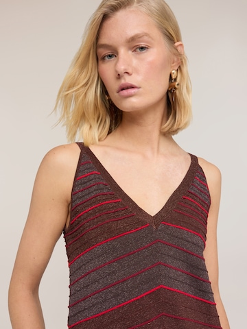 MOTIVI - Jersey en rojo