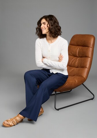 LAURA SCOTT Strickjacke in Weiß