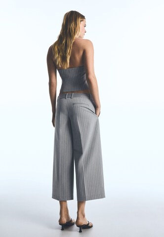 Bershka Wide leg Pressveckad byxa i grå