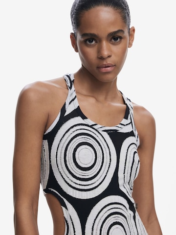 Rochie de la Desigual pe negru