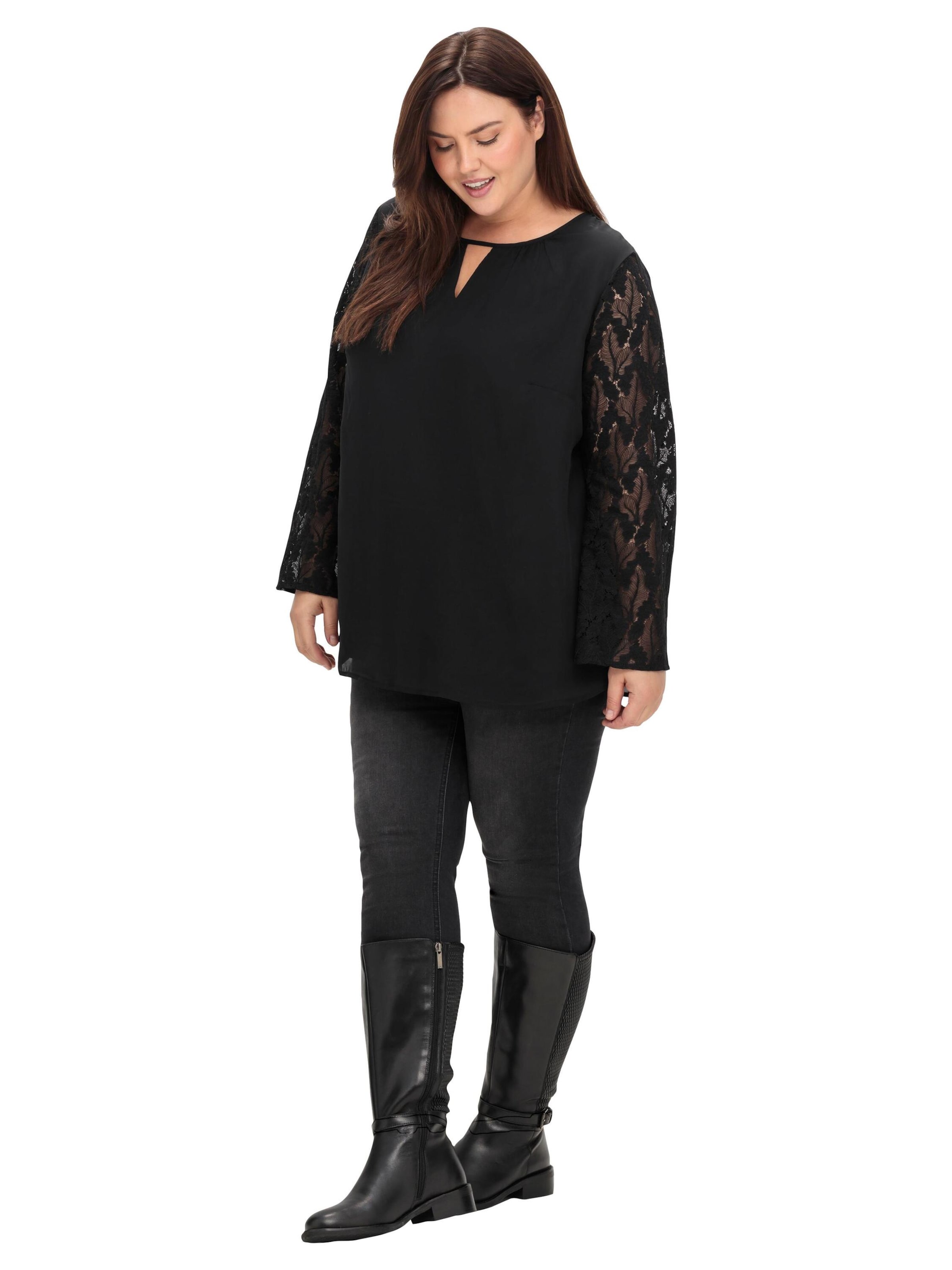 Tunica de la SHEEGO pe negru