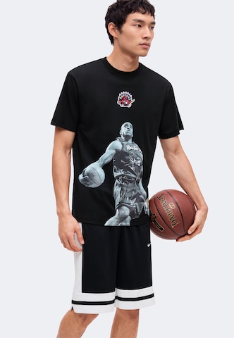 Mitchell & Ness T-shirt 'NBA PLAYER RAPTORS - CARTER' i svart: framsida