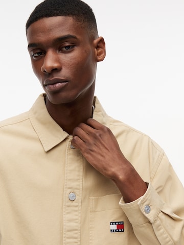 Tommy Jeans Демисезонная куртка 'ESSENTIAL' в Бежевый