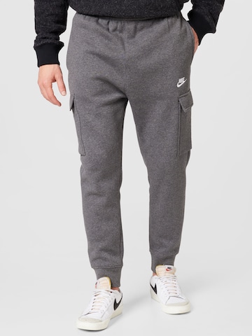 Nike Sportswear Tapered Παντελόνι cargo σε γκρι: μπροστά