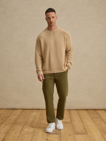DAN FOX APPAREL Обычный Брюки-чинос 'Thilo' в Зеленый