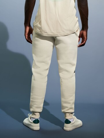 Effilé Pantalon 'Marlo' FCBM en blanc