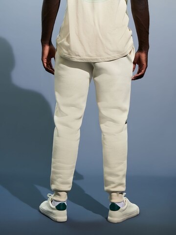 FCBM - Tapered Pantalón 'Marlo' en blanco