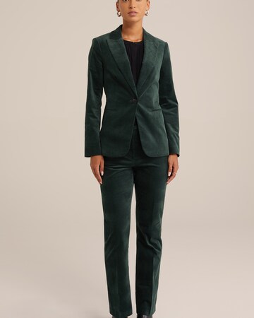 WE Fashion Regular Trousers with creases in Green