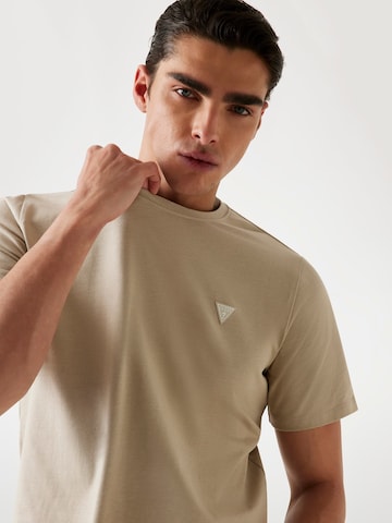 GUESS T-Shirt in Beige
