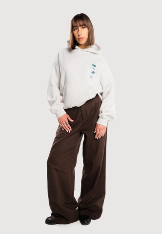 Another Cotton Lab - Sweatshirt 'Summer Story' em cinzento