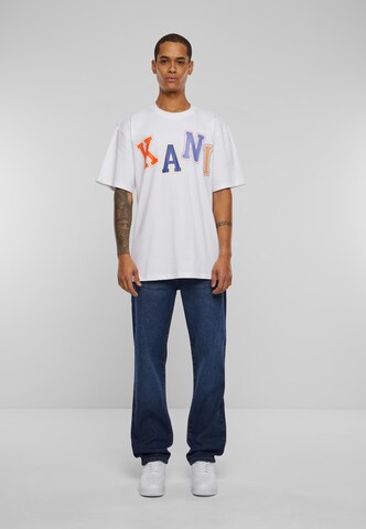 Tricou de la Karl Kani pe alb