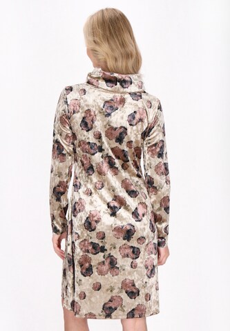 Usha - Vestido en beige