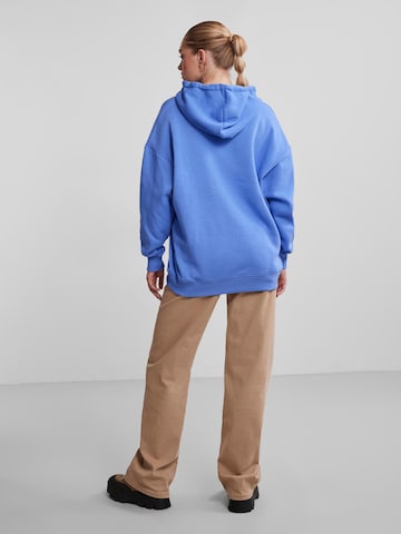 Sweat-shirt 'Chilli' PIECES en bleu