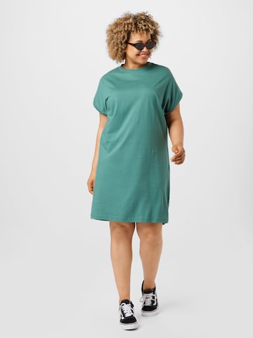 Rochie de la Urban Classics pe verde