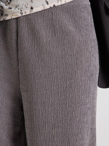 ONLY Loose fit Trousers 'ONLRUBY' in Grey