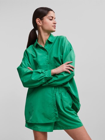 Camicia da donna 'Chrilina' di PIECES in verde: frontale