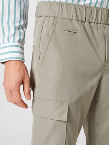 !Solid Regular Cargo Pants in Green