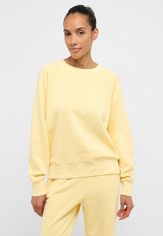 MUSTANG Sweatshirt 'Style Mala' in Gelb: Vorderseite