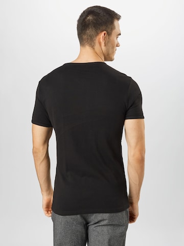 Petrol Industries - Ajuste regular Camiseta en negro