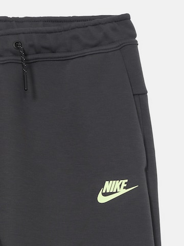 Tapered Pantaloni 'TCH FLC' di Nike Sportswear in grigio