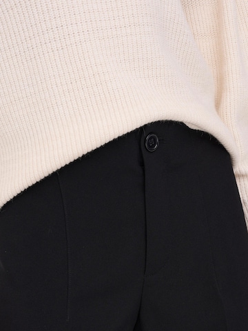 ONLY - Acampanado Pantalón de pinzas 'Lizzo' en negro