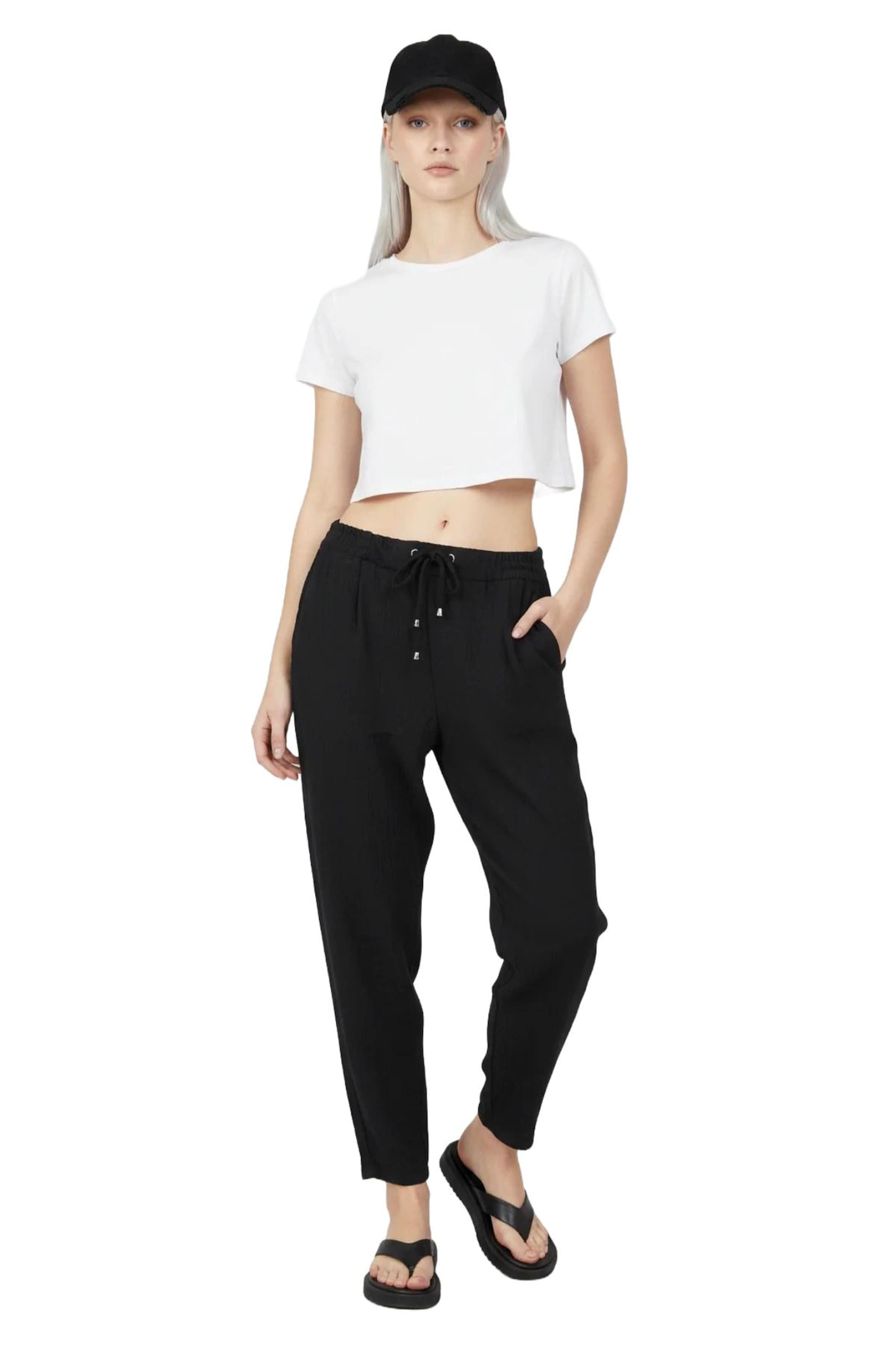Effilé Pantalon à pince No Matter What en noir : devant