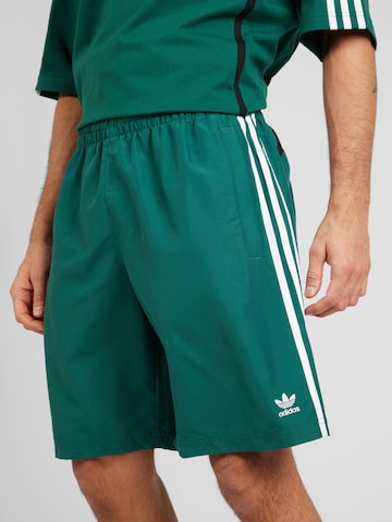 ADIDAS ORIGINALS - Loosefit Pantalón en verde