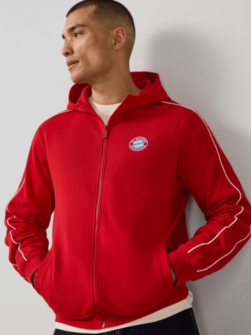 FC BAYERN MÜNCHEN Zip-Hoodie Essentials in Rot