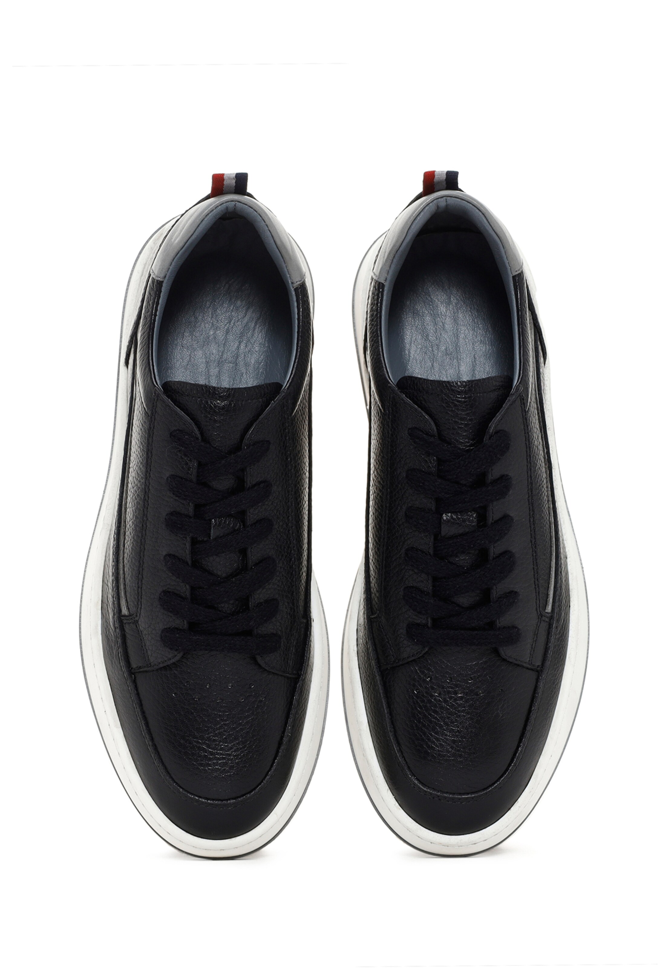 Sneaker bassa di Derimod in nero