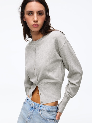 Bershka Kardigán - Sivá: predná strana