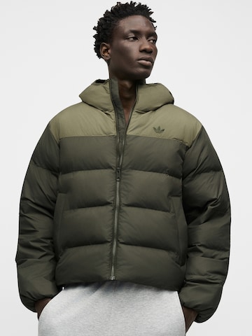 ADIDAS ORIGINALS Зимно яке в зелено