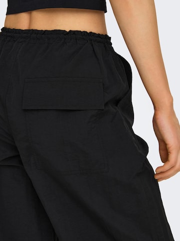 Loosefit Pantaloni 'ECHO' di ONLY in nero