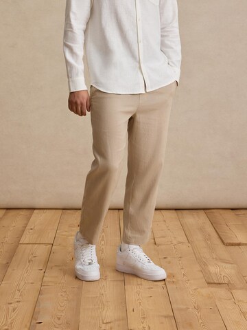 DAN FOX APPAREL Loosefit Hose 'Keno' in Beige: predná strana