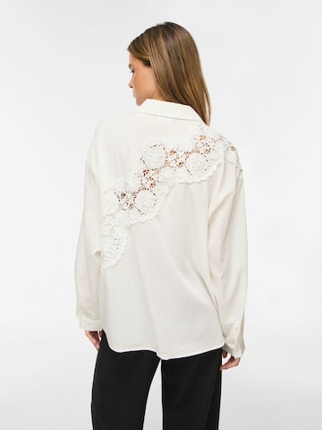 Chemisier 'VICarlota' VILA en blanc