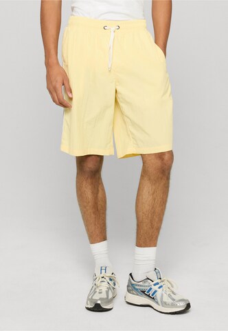 Shorts de bain Urban Classics en jaune : devant