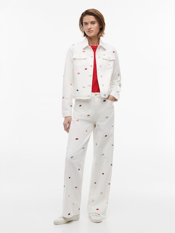 Tommy Jeans Välikausitakki värissä valkoinen